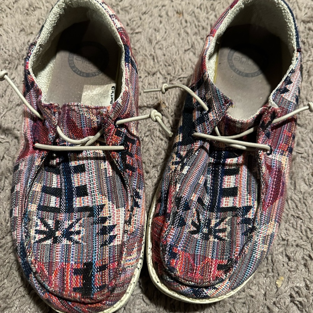 Hey Dude FUNK women’s sz 8 Wendy shoes western Aztec
Hey Dudes